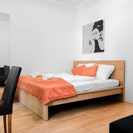 Delightful 2Br Shared Apartment - Ideal For Longstays Wien Ngoại thất bức ảnh