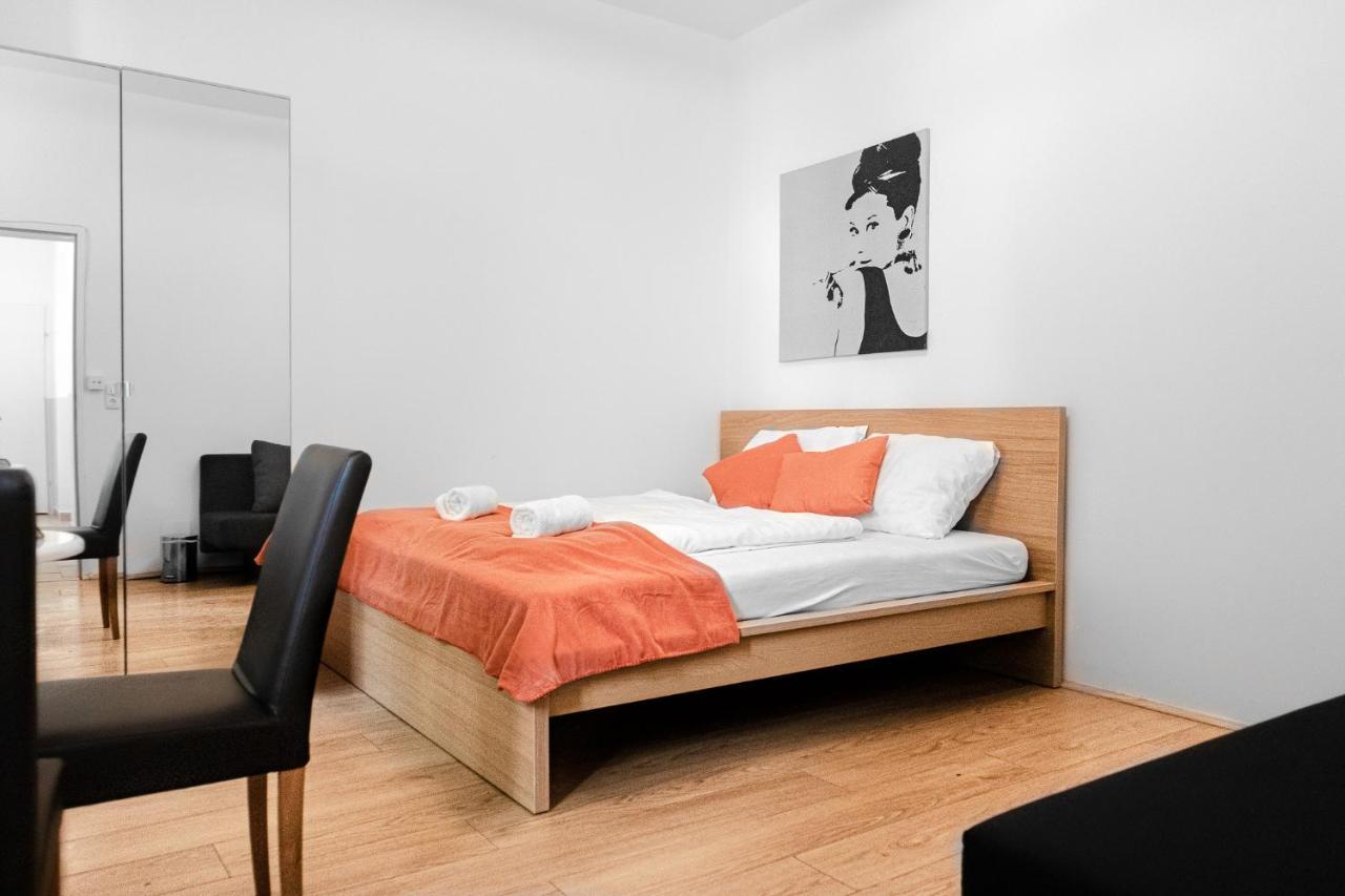 Delightful 2Br Shared Apartment - Ideal For Longstays Wien Ngoại thất bức ảnh