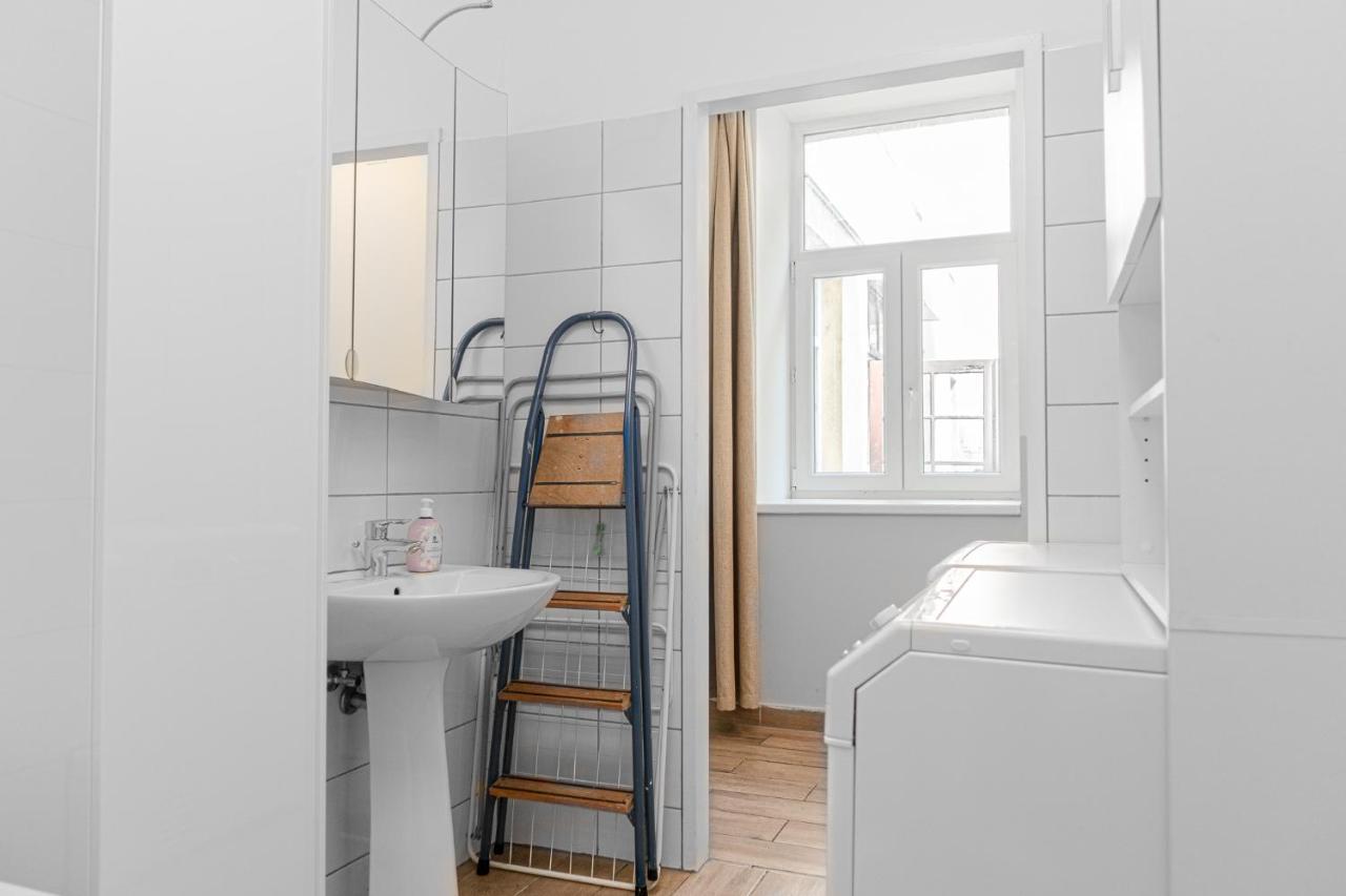 Delightful 2Br Shared Apartment - Ideal For Longstays Wien Ngoại thất bức ảnh